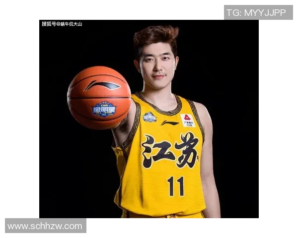 吴冠希：从年轻球员到CBA明星的成长之路与未来展望
